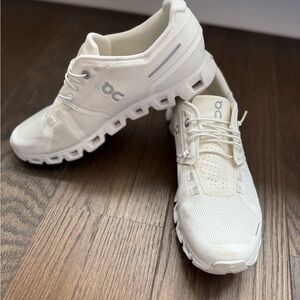 On Cloud 5 Running Sneaker